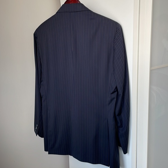 2 button Mens pinstripe Suit - Picture 2 of 6
